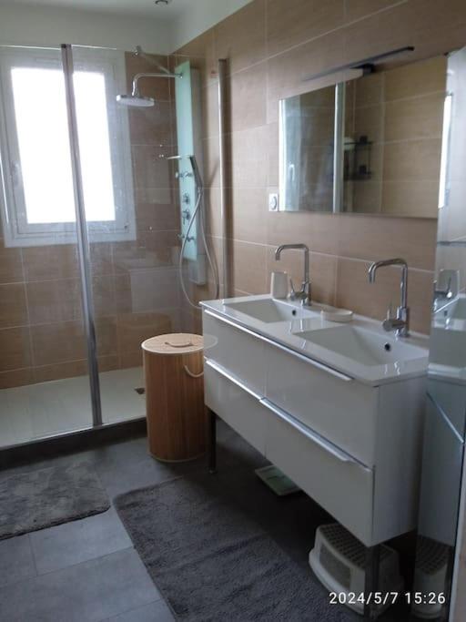 Charmante Maison De Ville Climatisee Avec Wifi Saint-Yrieix-la-Perche Dış mekan fotoğraf